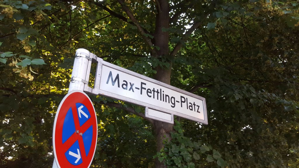 Leeres Erläuterungsschild - Max-Fettling-Platz in Berlin (2016)